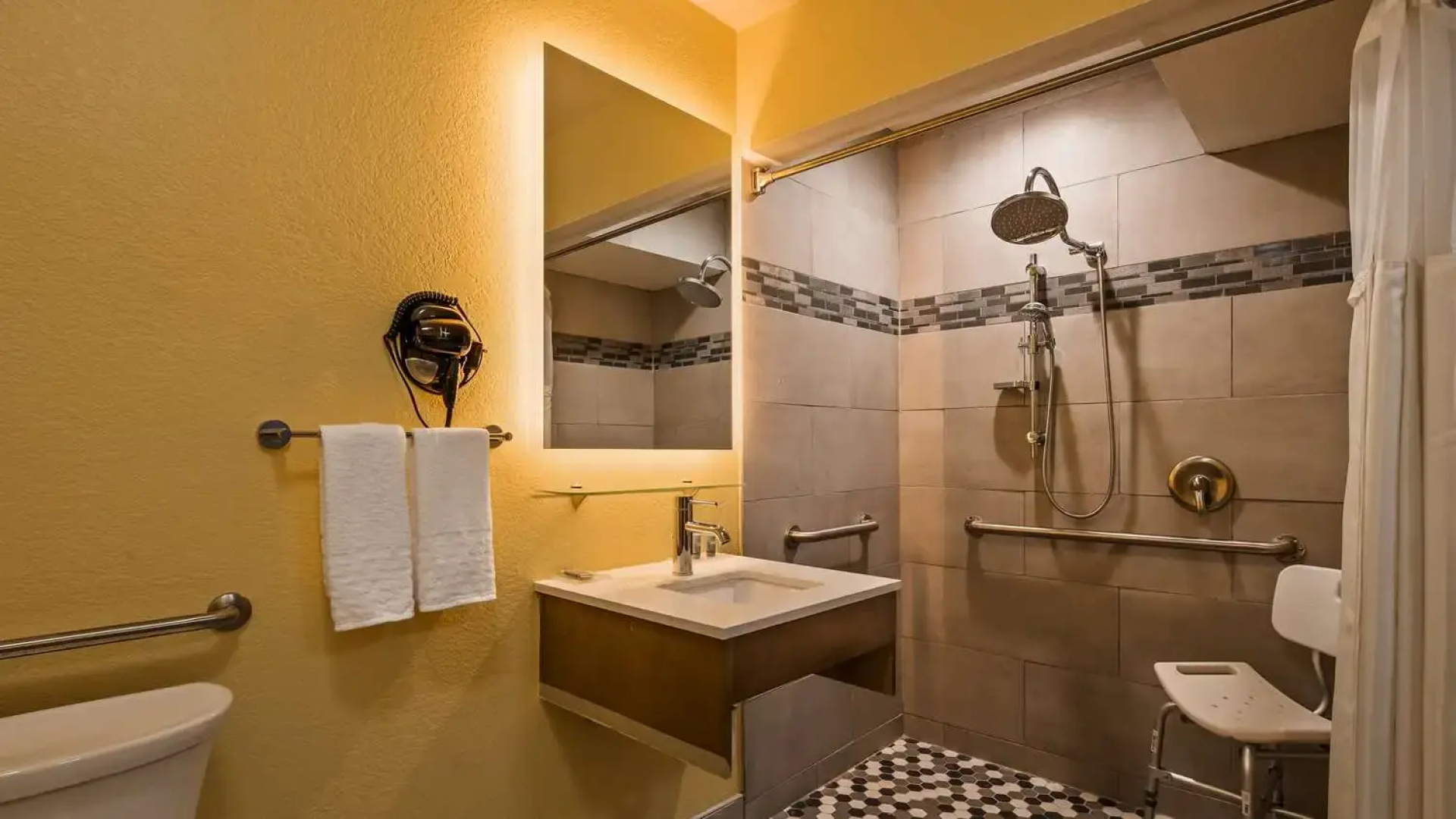 Magnuson Hotel and Suites Lansing