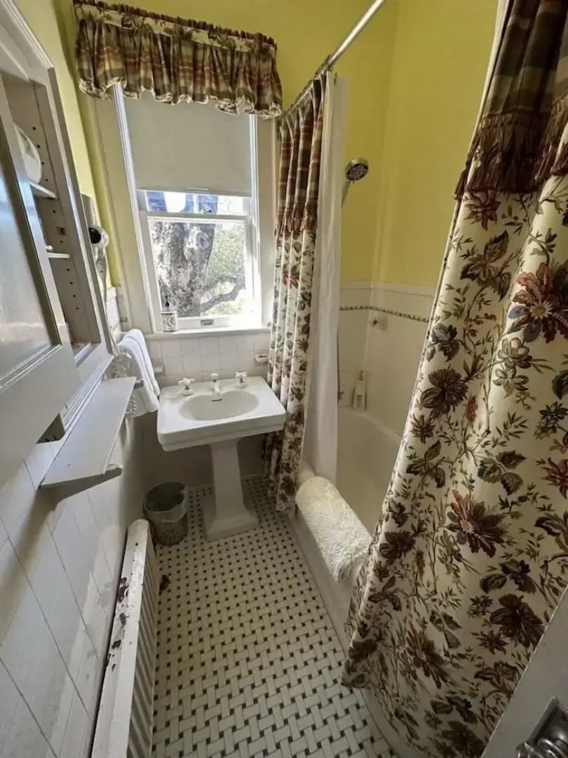 The Inn on Knowles Hill