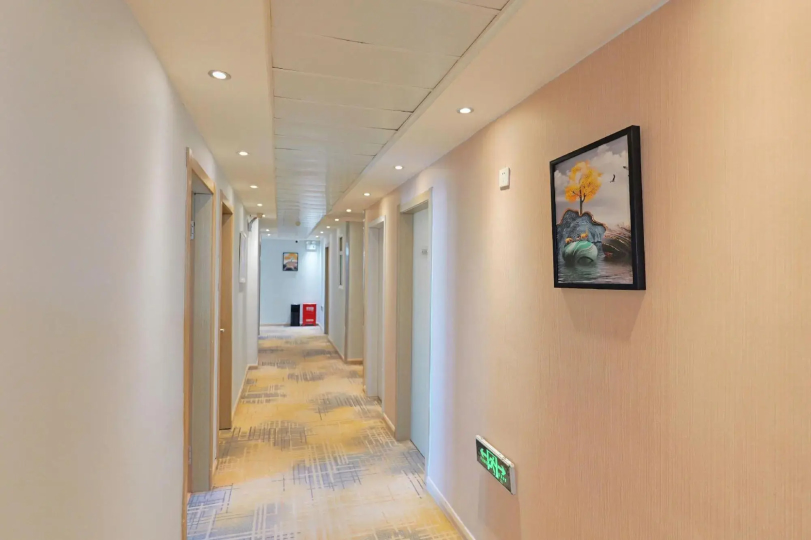 City 118 Chain Hotel