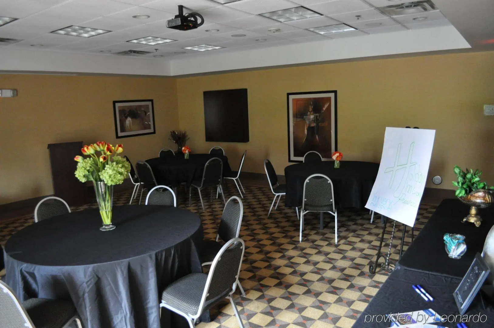 Holiday Inn Express Hotel & Suites Kansas City - Grandview by IHG