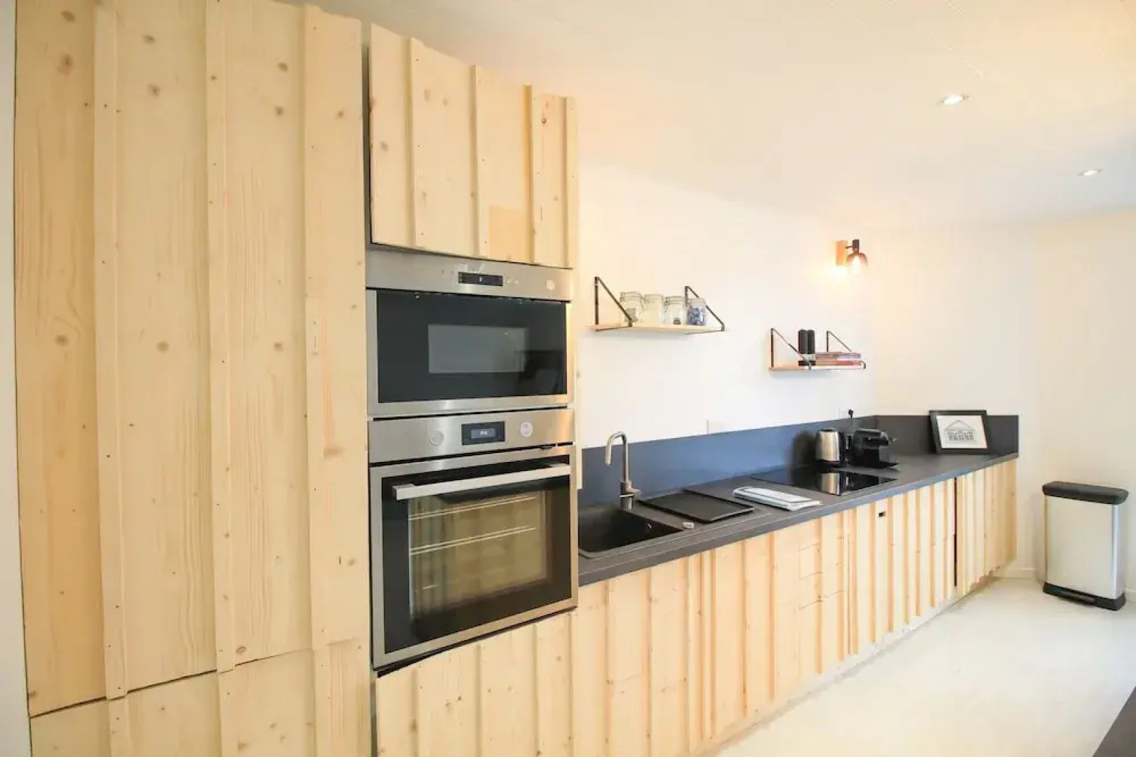 Maison bleue du bassin