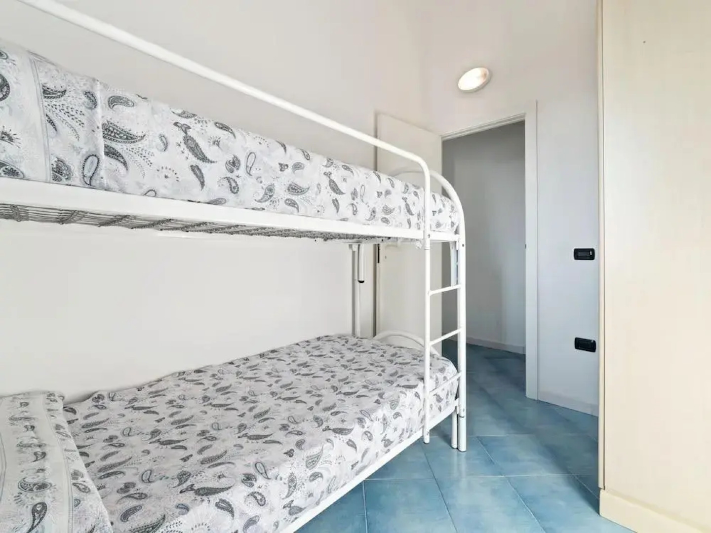 Quaint Apartment in Policastro Bussentino near Sea