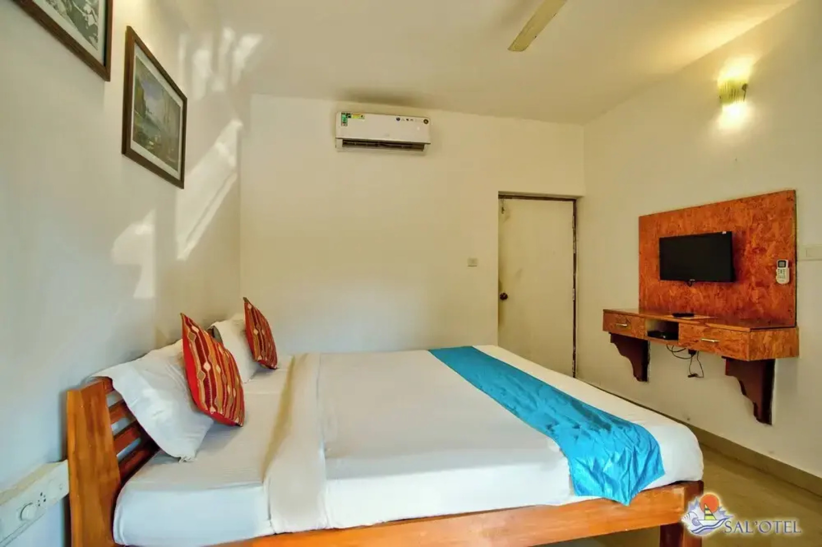 Salotel- near Mae De Deus Church