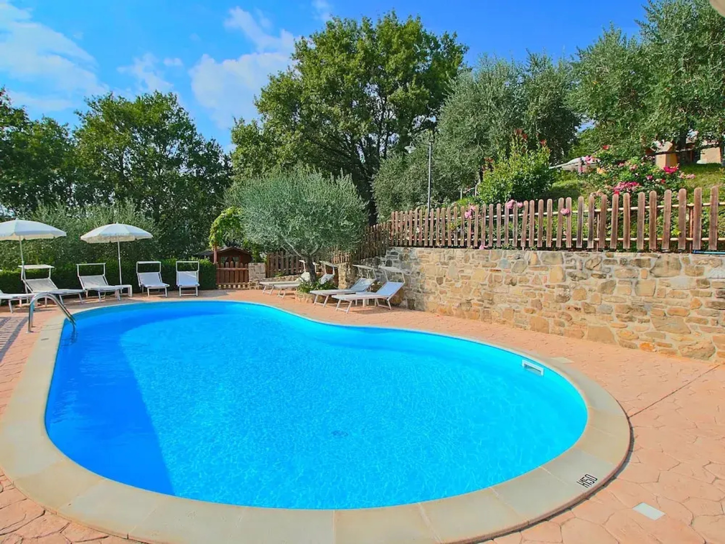 Spacious Farmhouse in Valfabbrica With Pool