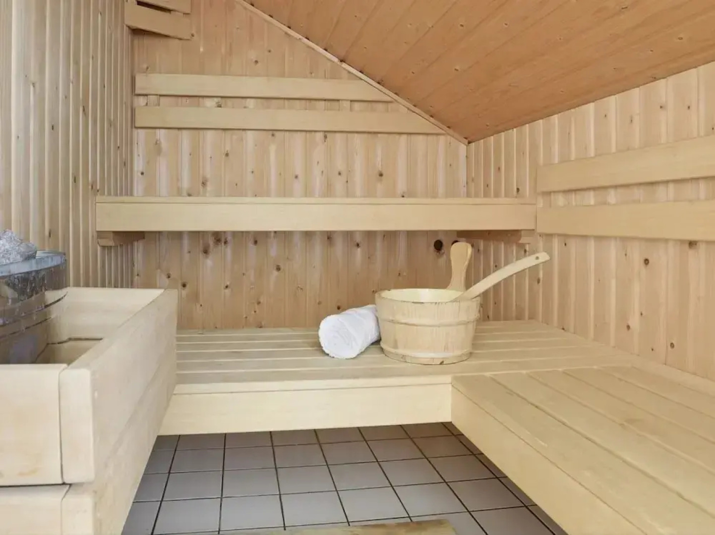 Bungalow by Water Near Rotterdam With Sauna
