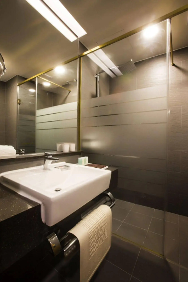 The Central Plaza Hotel