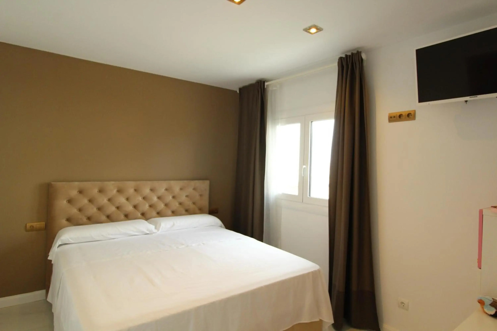 Villa Paradise , playa climatizada y privada a 10 minutos de Sitges