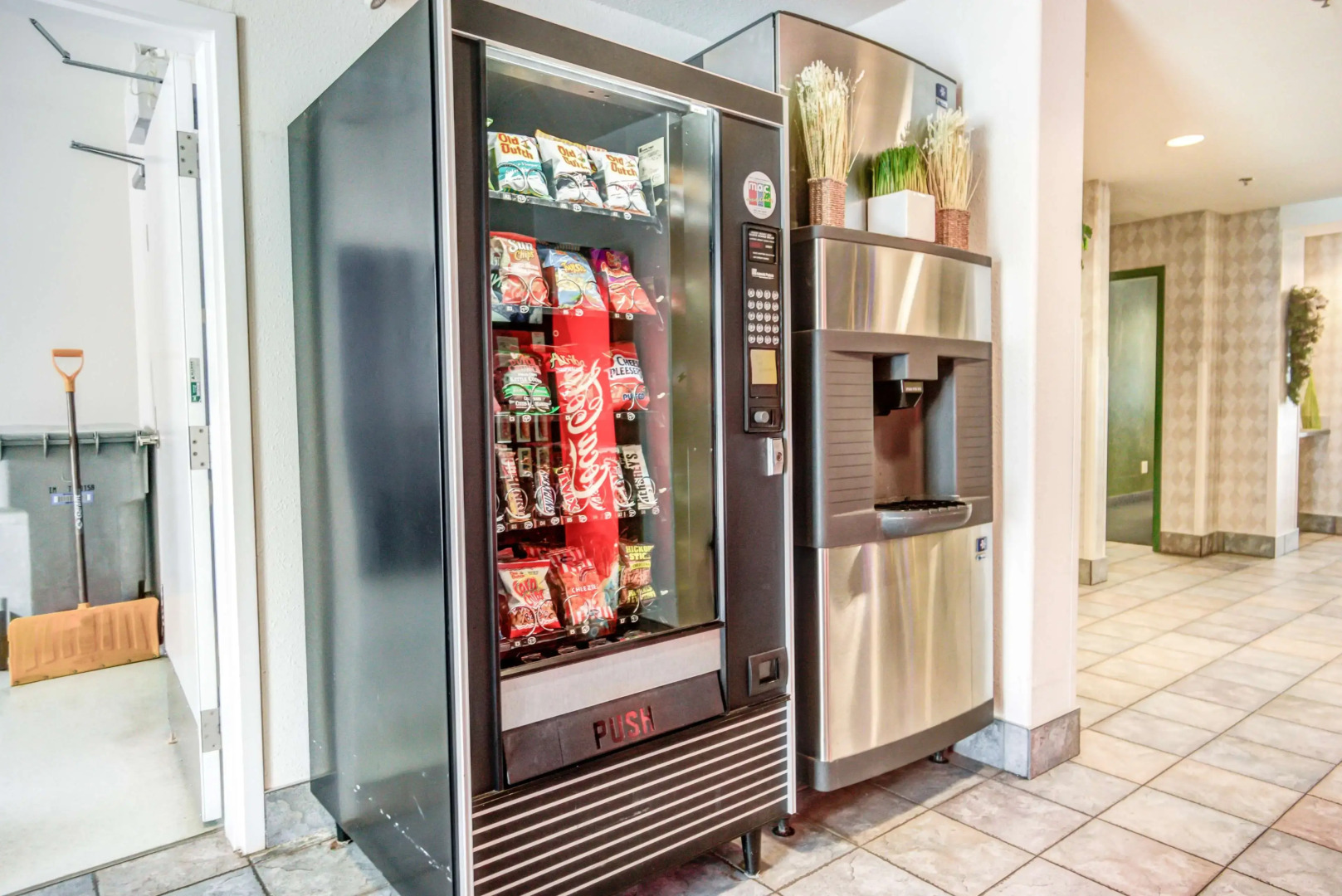 Motel 6 Red Deer, AB