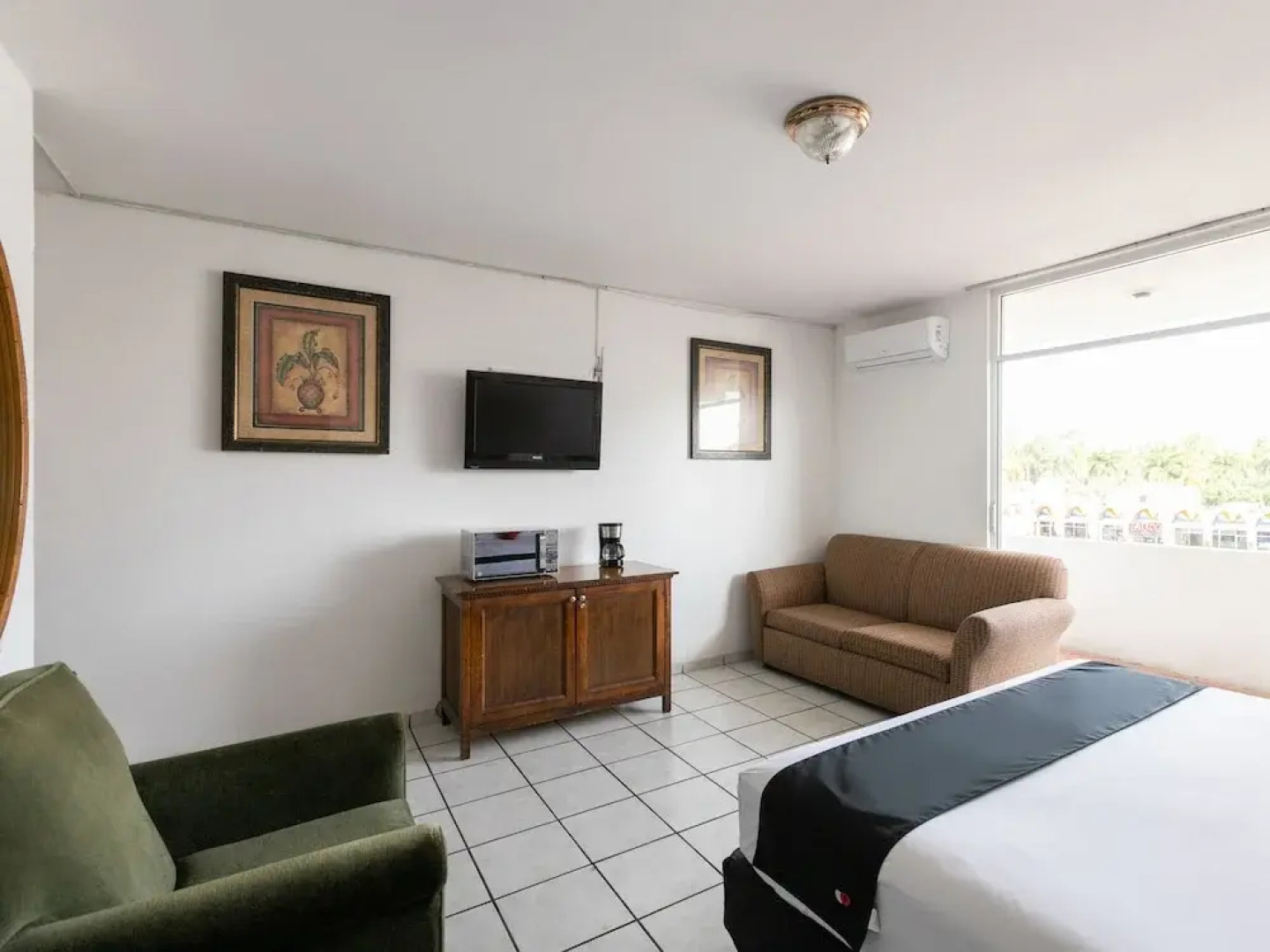 Capital O Zona Dorada Inn