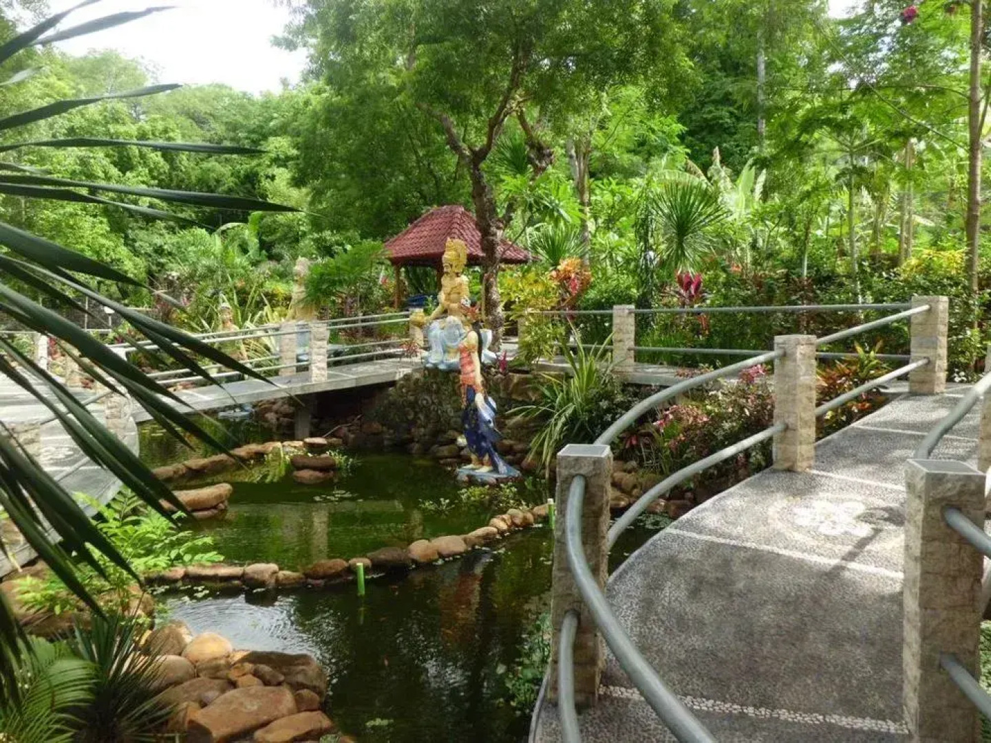 Amed Cafe & Hotel Kebun Wayan