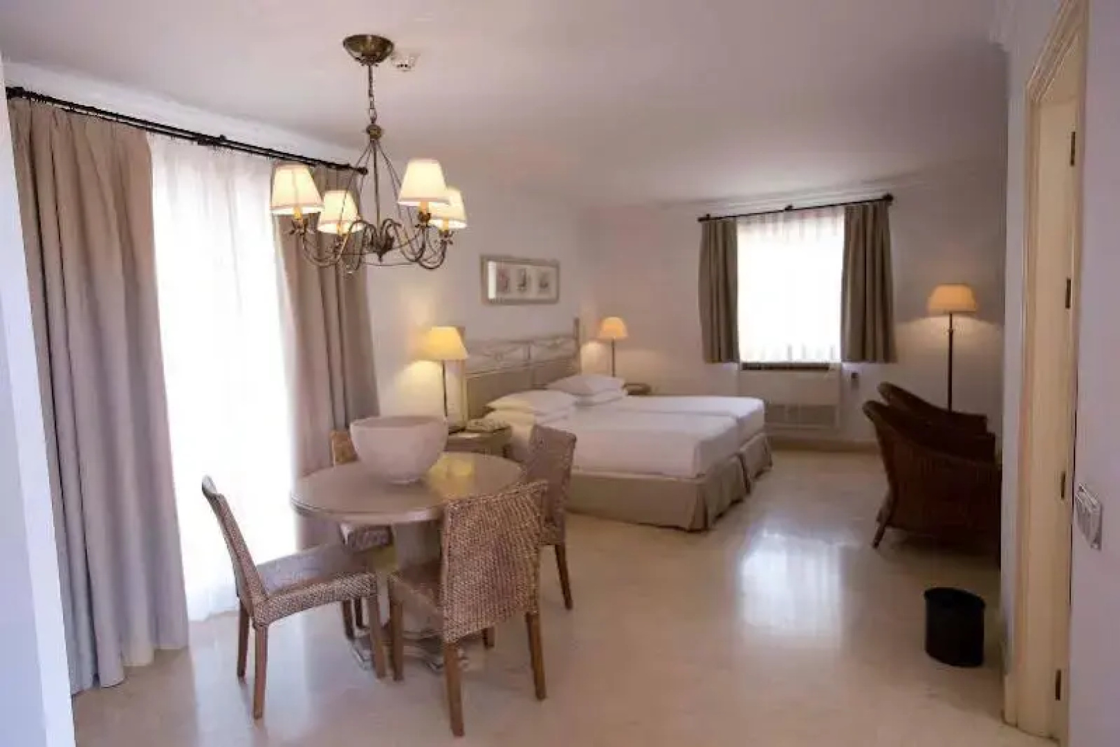 Las Lomas Village – Luxury Apartments