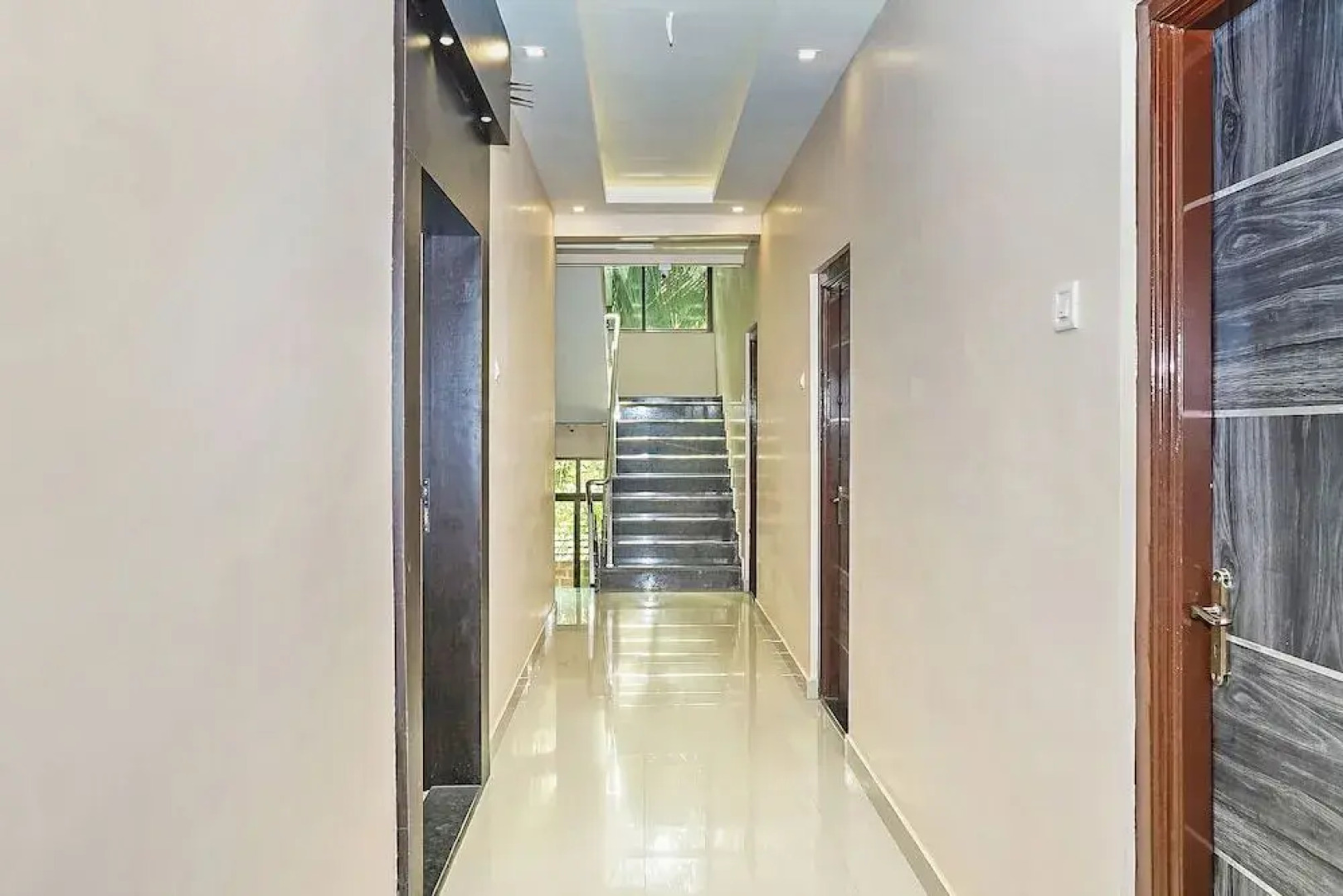 OYO 24932 Hotel Royal Stay