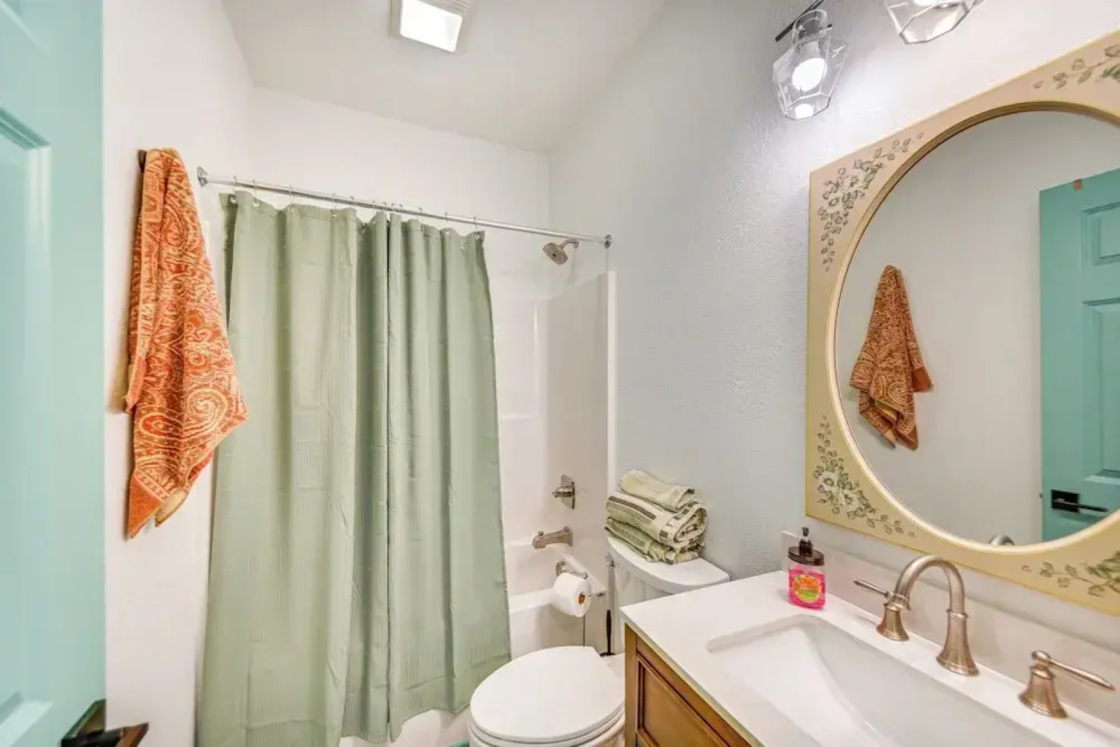 1 Mi to Dtwn Manteo: Dog-friendly Home w/ Deck