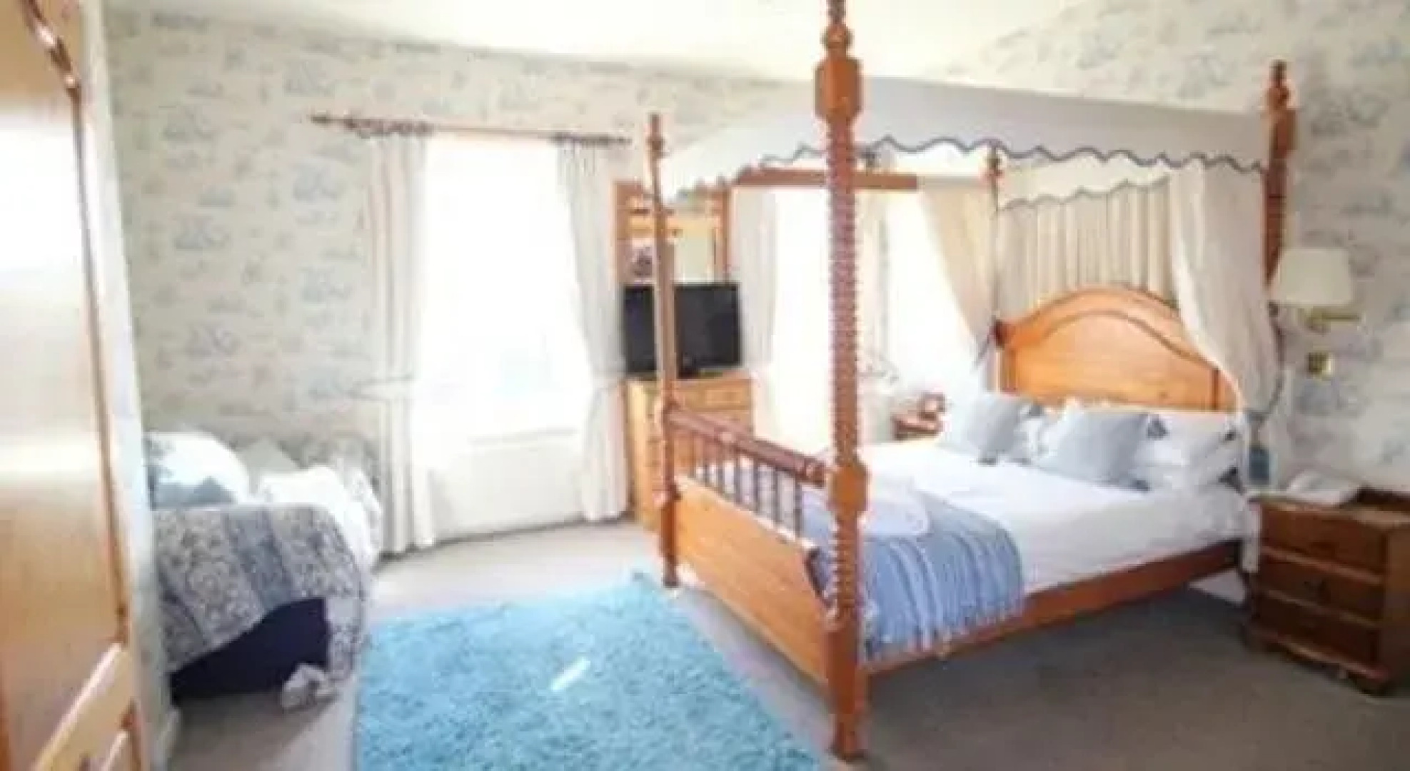 Three Acres Inn & Restaurant