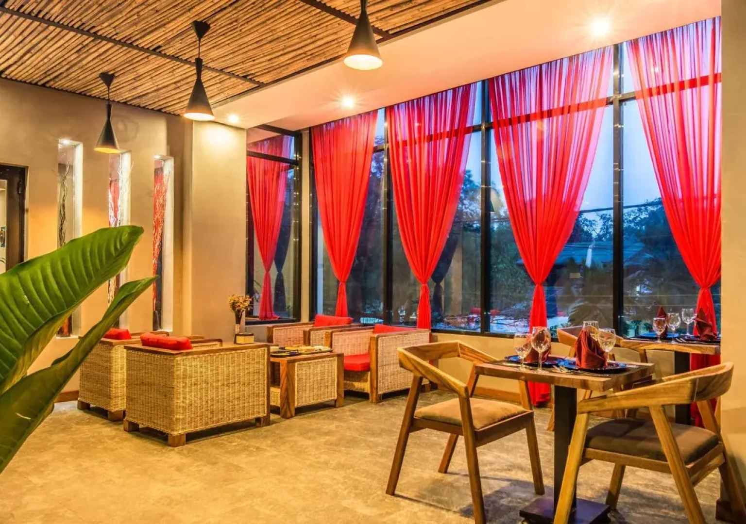 Diamond Palace Resort & Sky Bar