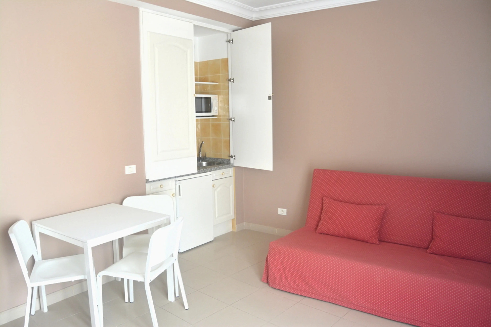 RF Astoria - Only Adults