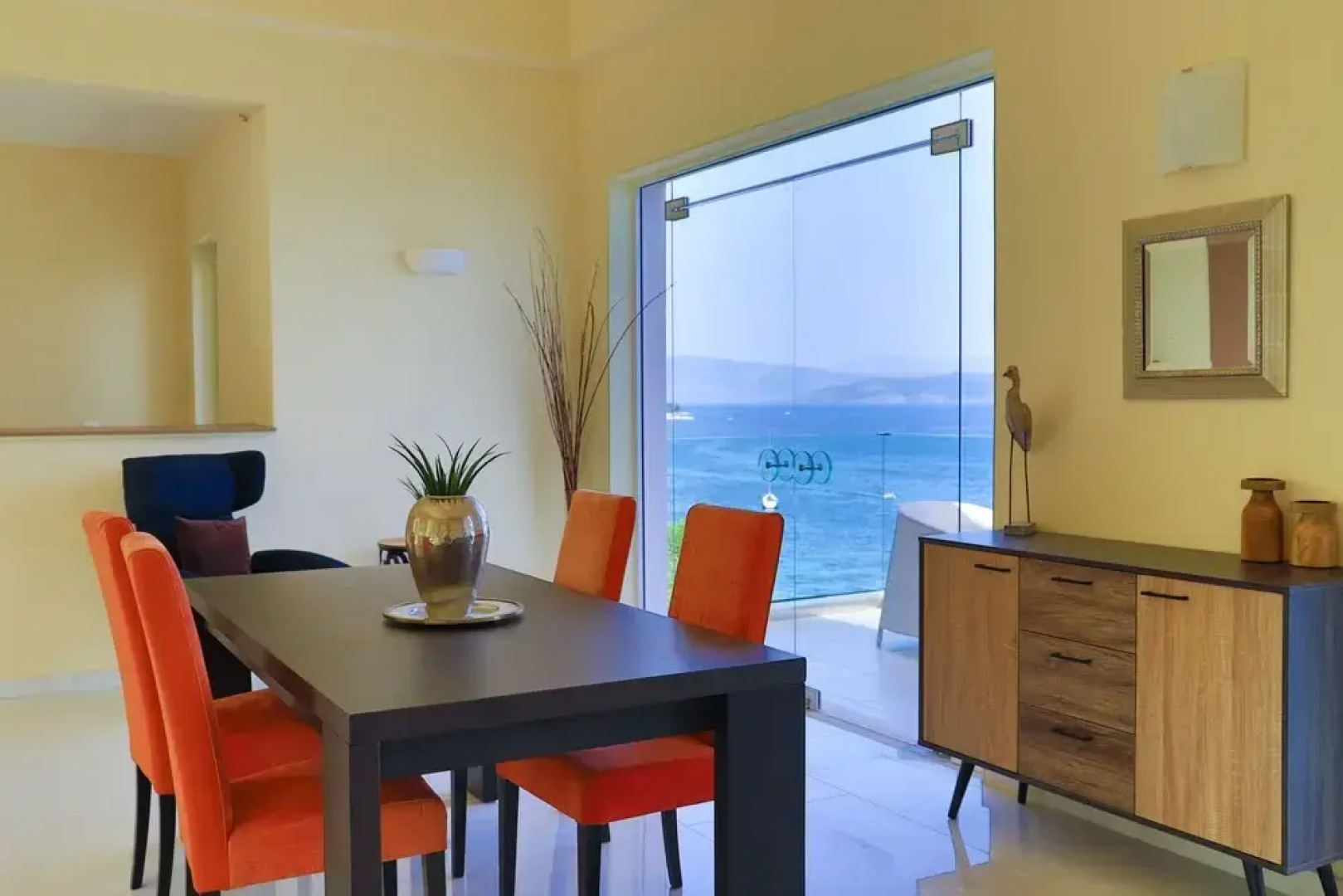 Room in Guest Room - Homric Boutique