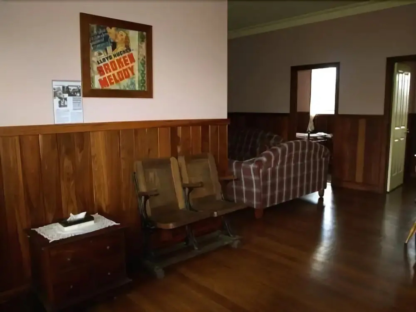 Pemberton Old Picture Theatre Holiday Apartments