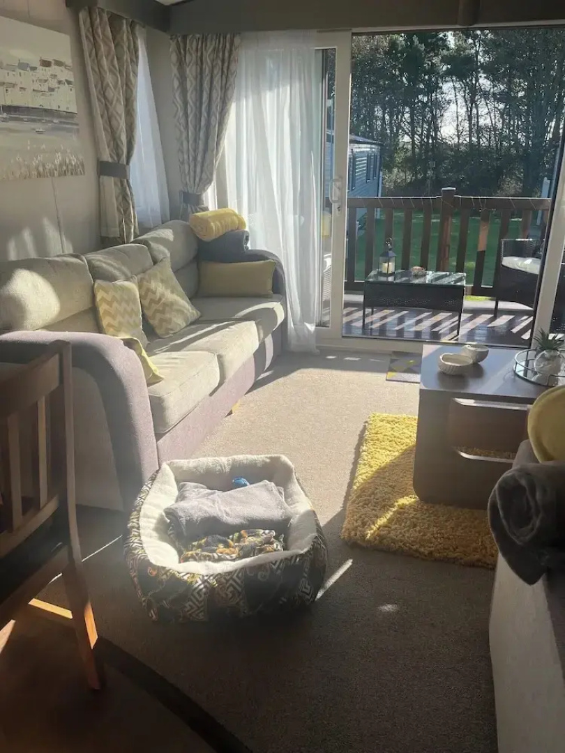2-bed Cabin, Sleeps 4 in Cayton Bay