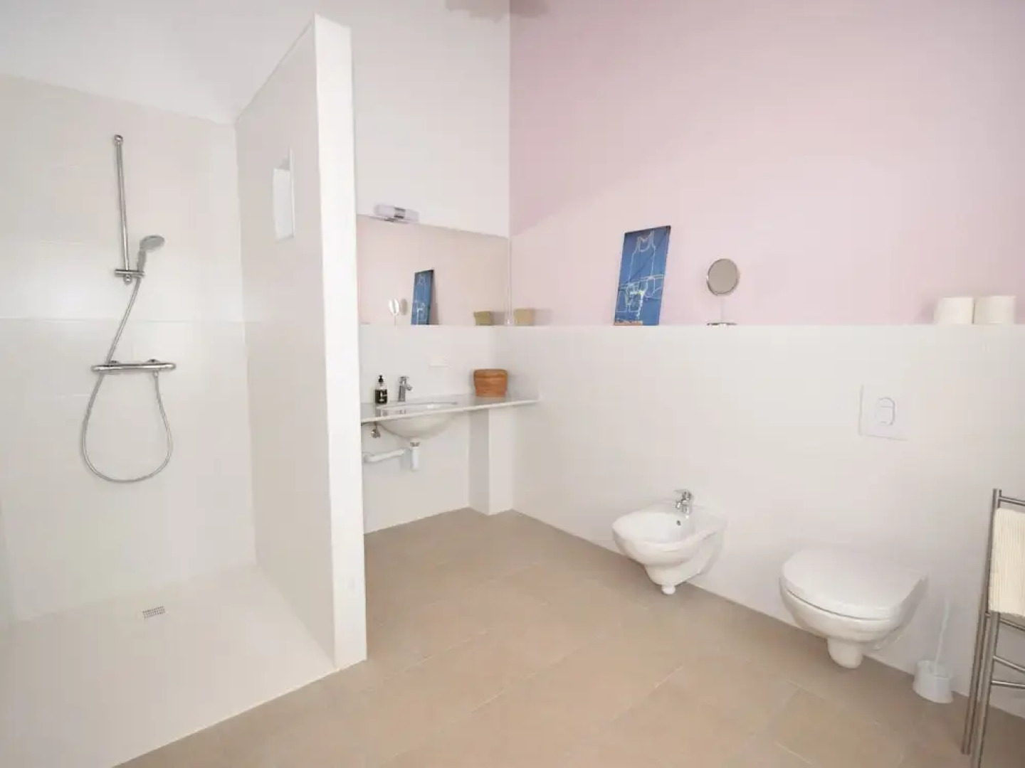 Beautiful, Authentic House With Large Patio and Swimming Pool, Near the Beach