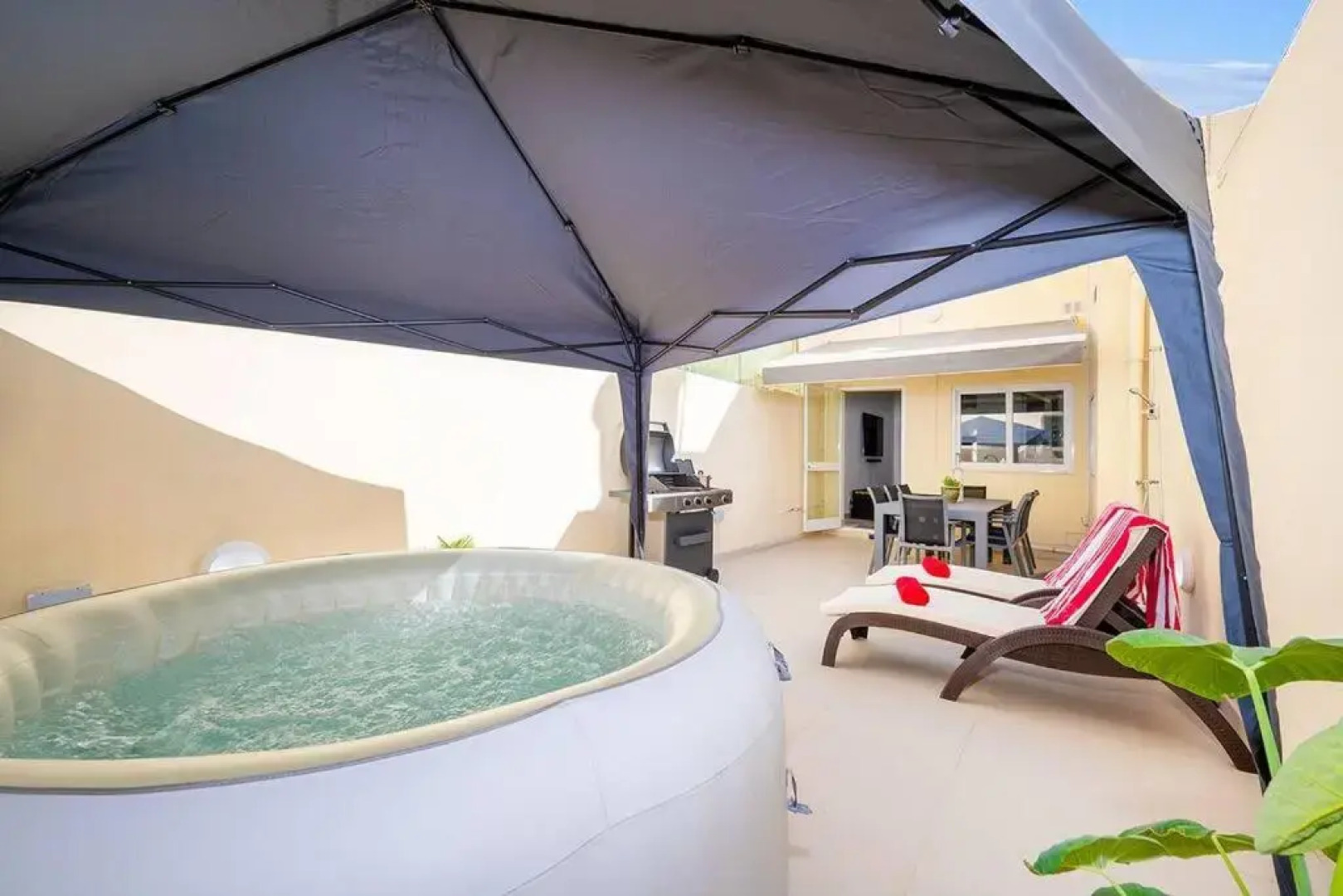 Traditional 3 bedroom home with hot tub (NEW)