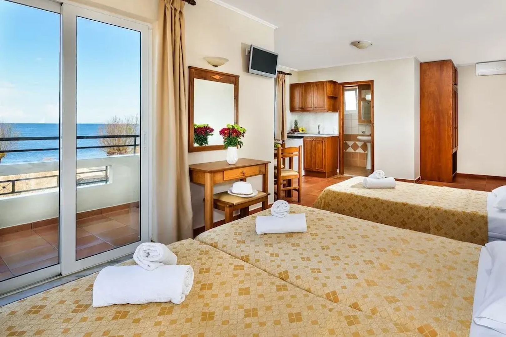 Panos Beach Hotel