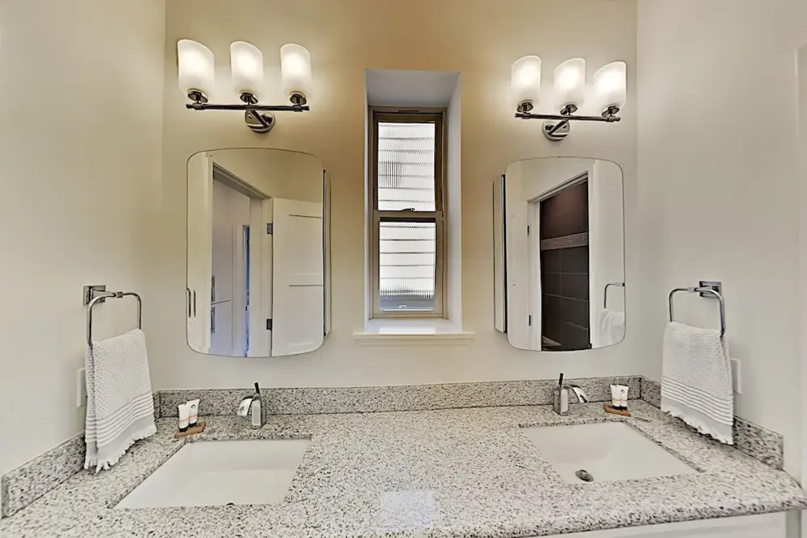 2157hdm8 4 Bedroom Home