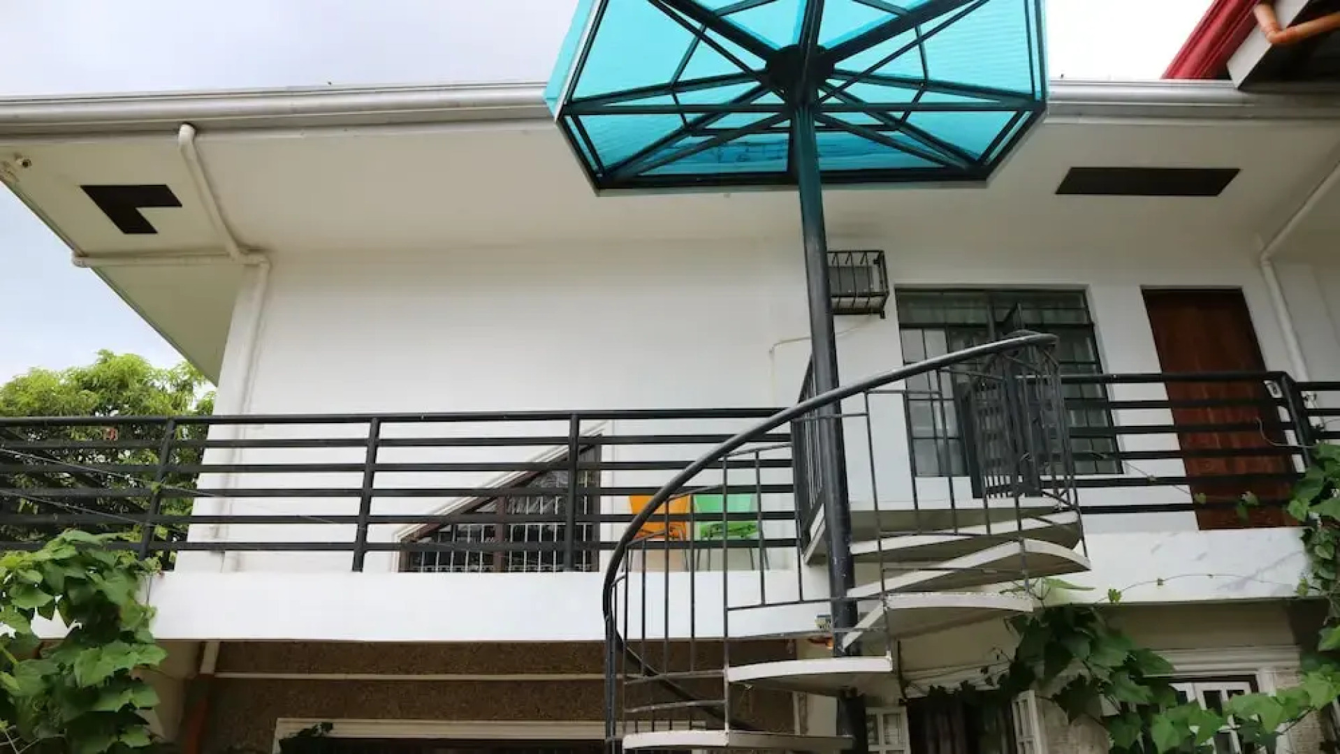 Charm Guest House - Hostel