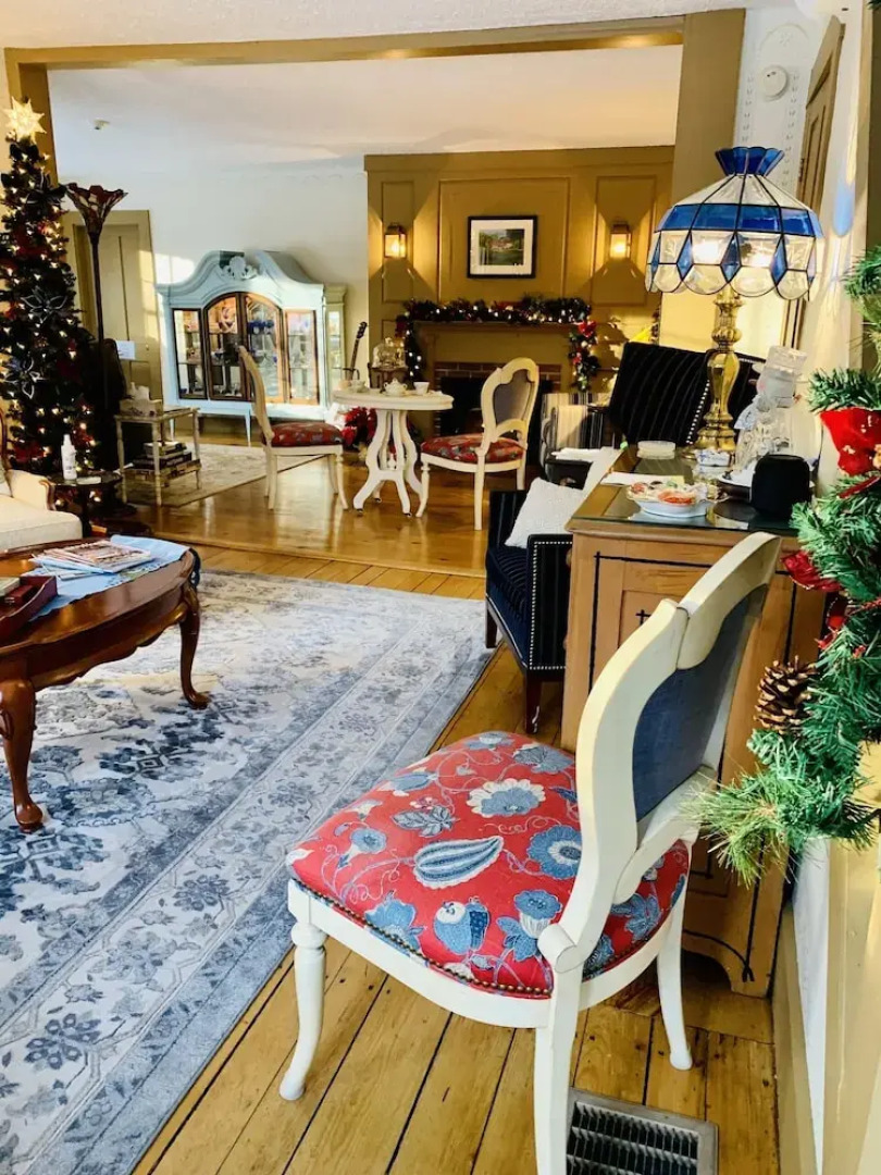 The Buttonwood Inn on Mt. Surprise