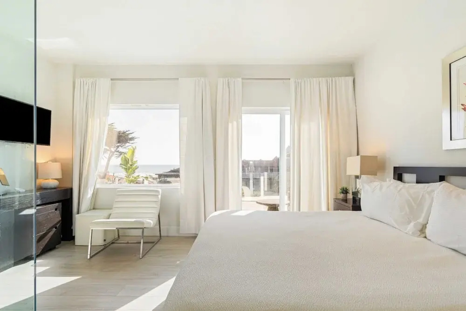 7 Cayucan Bungalows by Avantstay Close to Beach + Ocean Views Sleeps 36