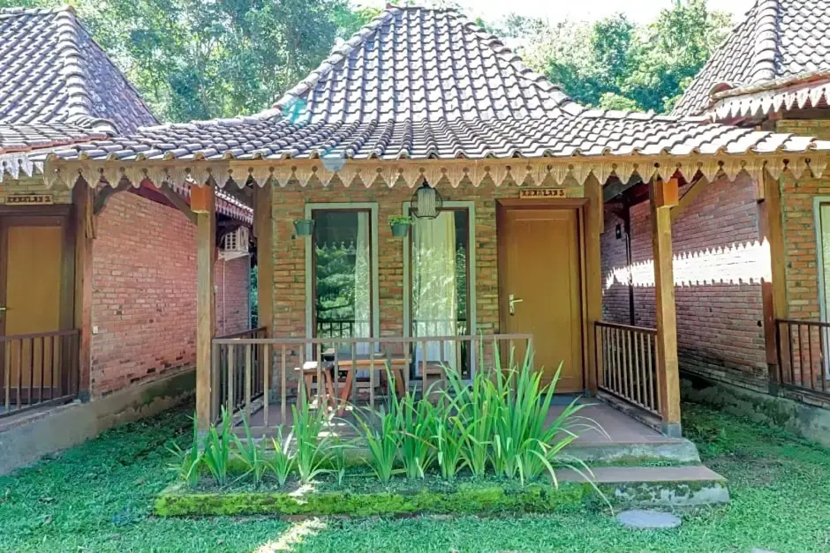 Balkondes Kenalan by ZUZU