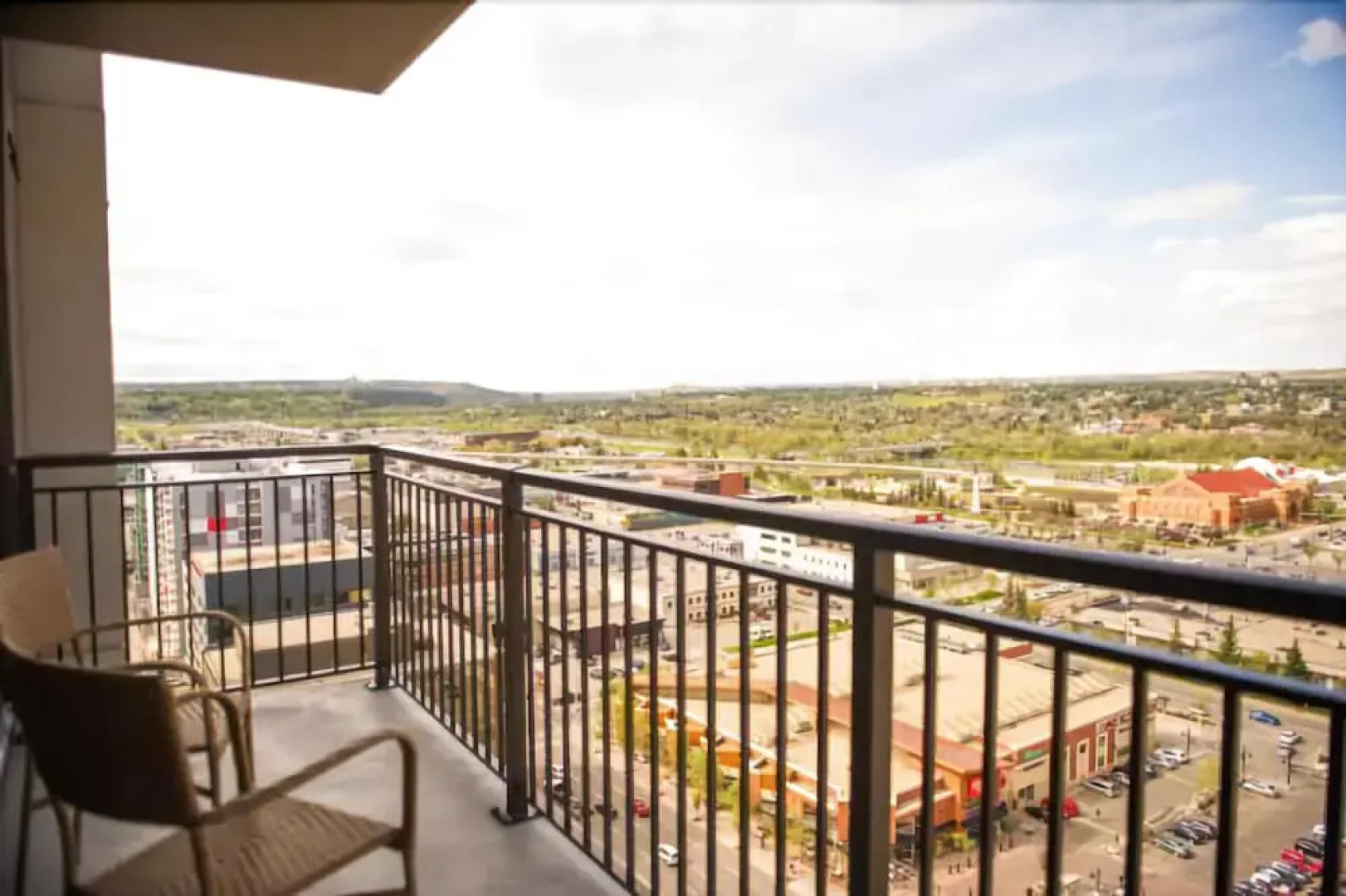 Executive Suites by Roseman - Luna