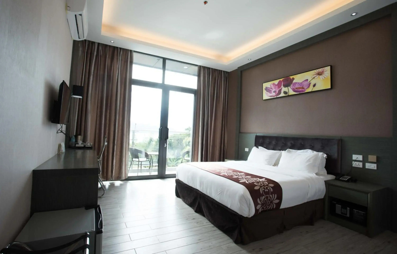 Vienna Hotel (Newly Renovated 2025)