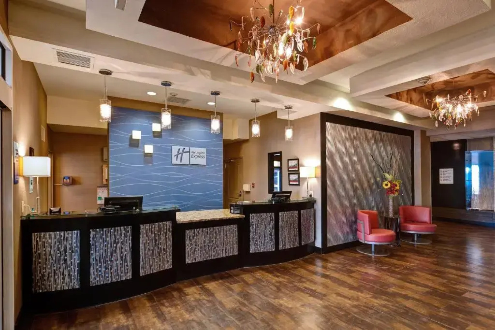 Holiday Inn Express & Suites Wichita Northwest, an IHG Hotel