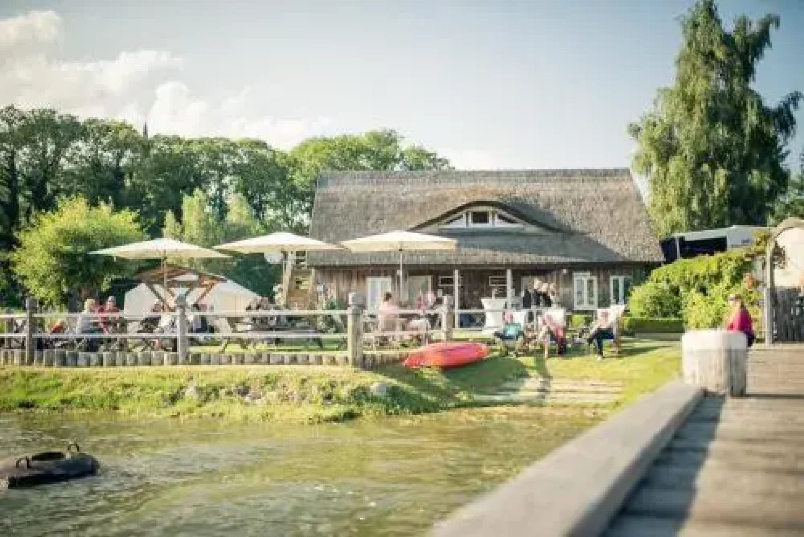 Komfort-Hausboote am Naturhafen Krummin