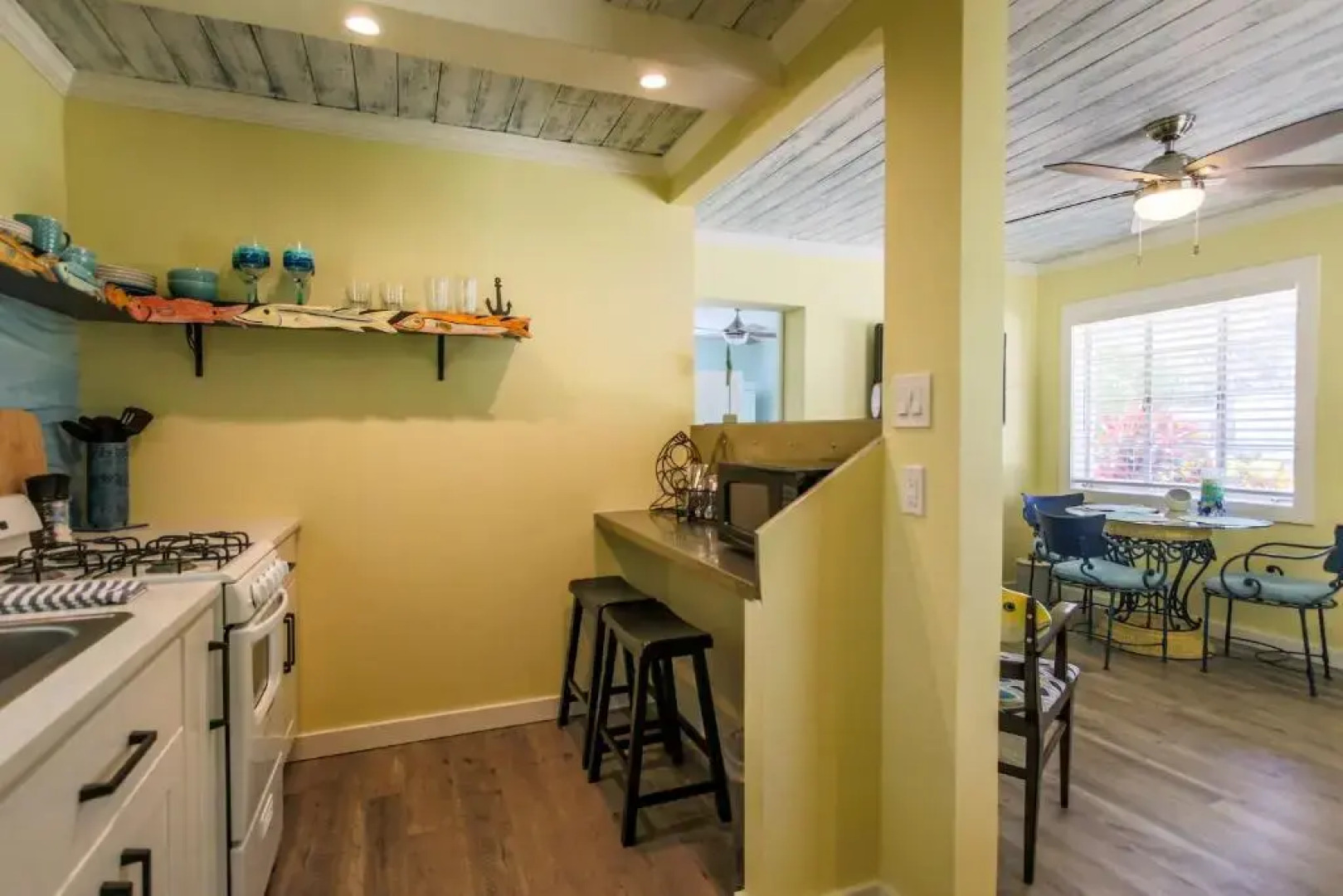 Island View Cottages