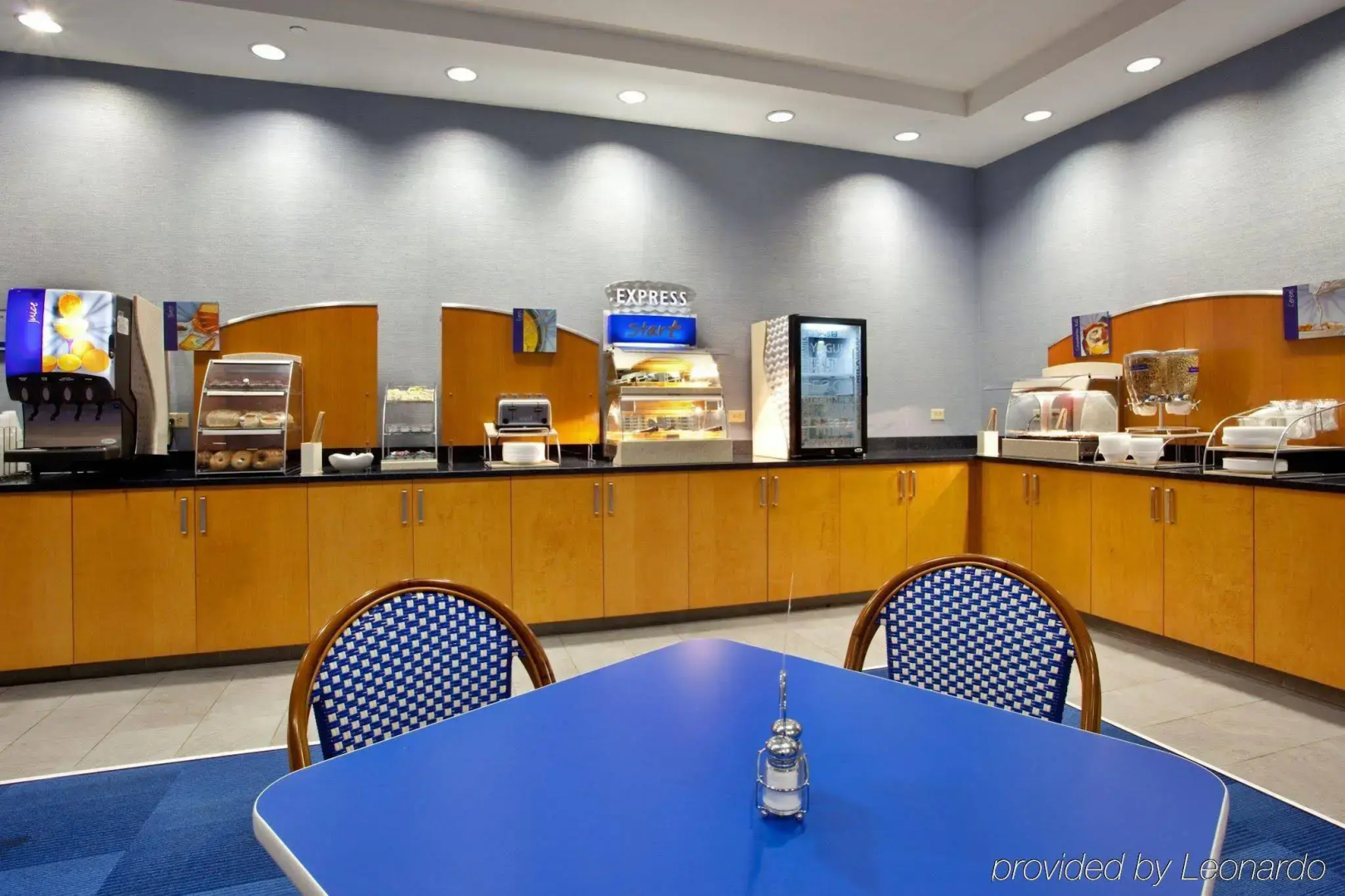 Holiday Inn Express Hotel & Suites Norfolk Airport by IHG