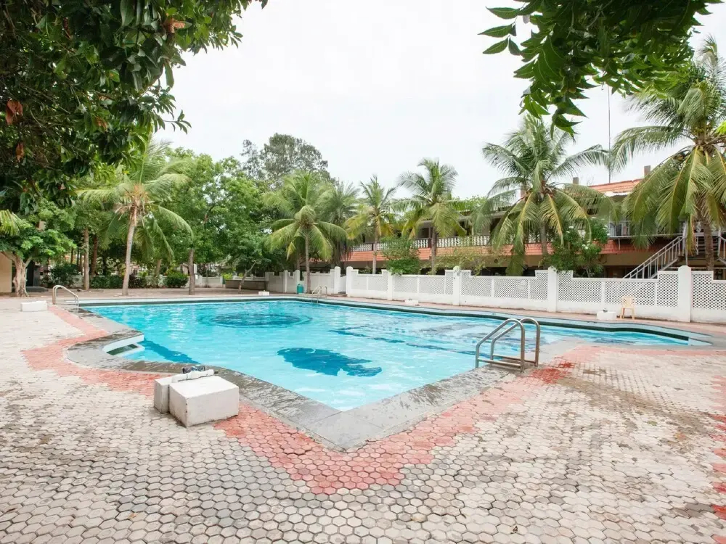 Capital O 40116 Sea Breeze Resort