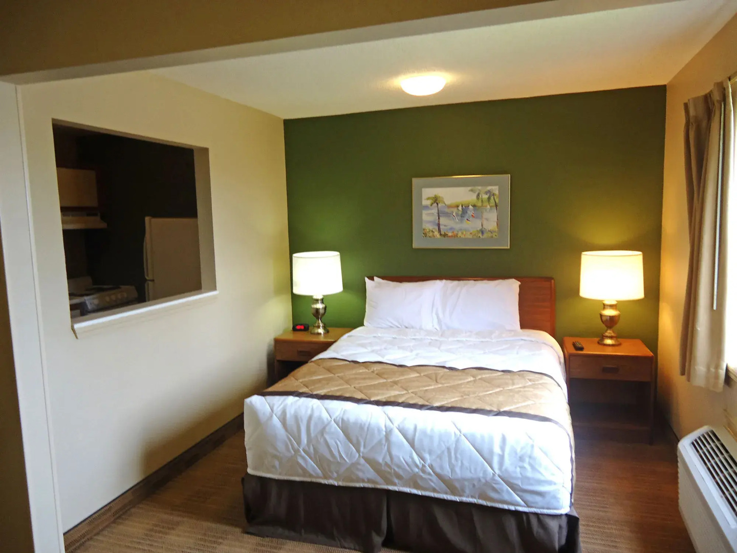 HomeTowne Studios & Suites by Red Roof Greensboro