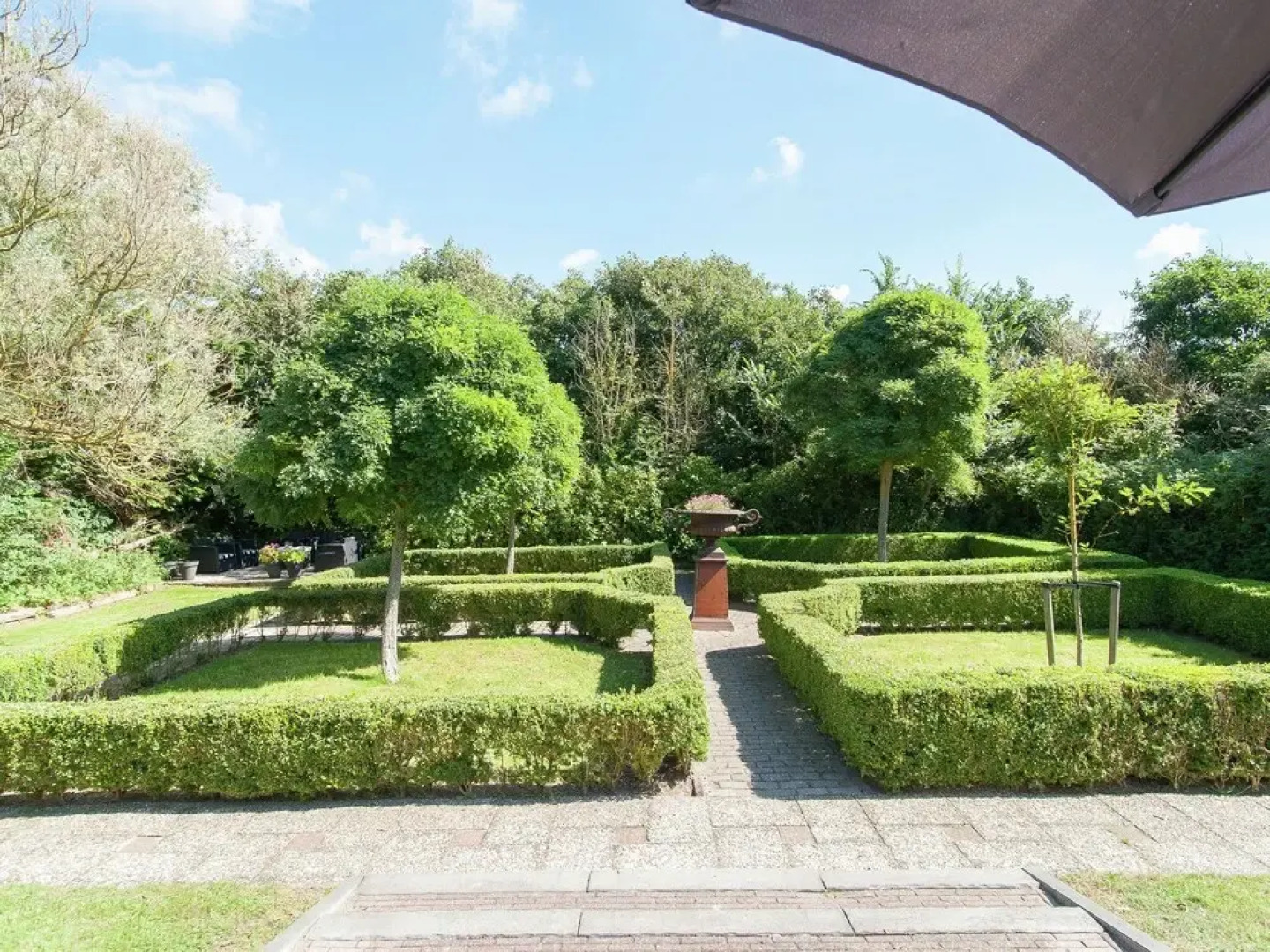 Upscale Mansion in Huisduinen North Holland With Garden