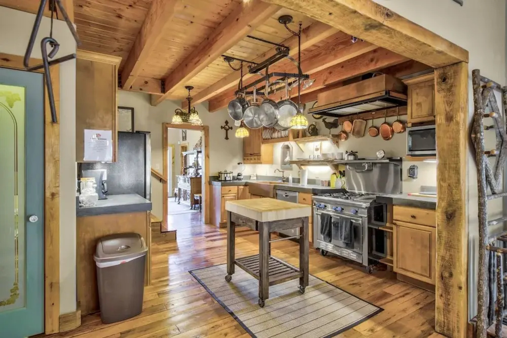 Mountain Getaway Cabinhot Tub & Pool Table4bd