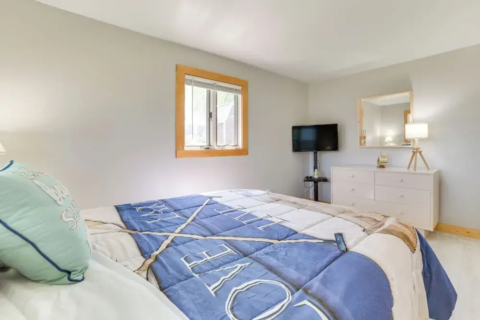 Houghton Lake Cottage w/ Patio: Walk to Waterfront