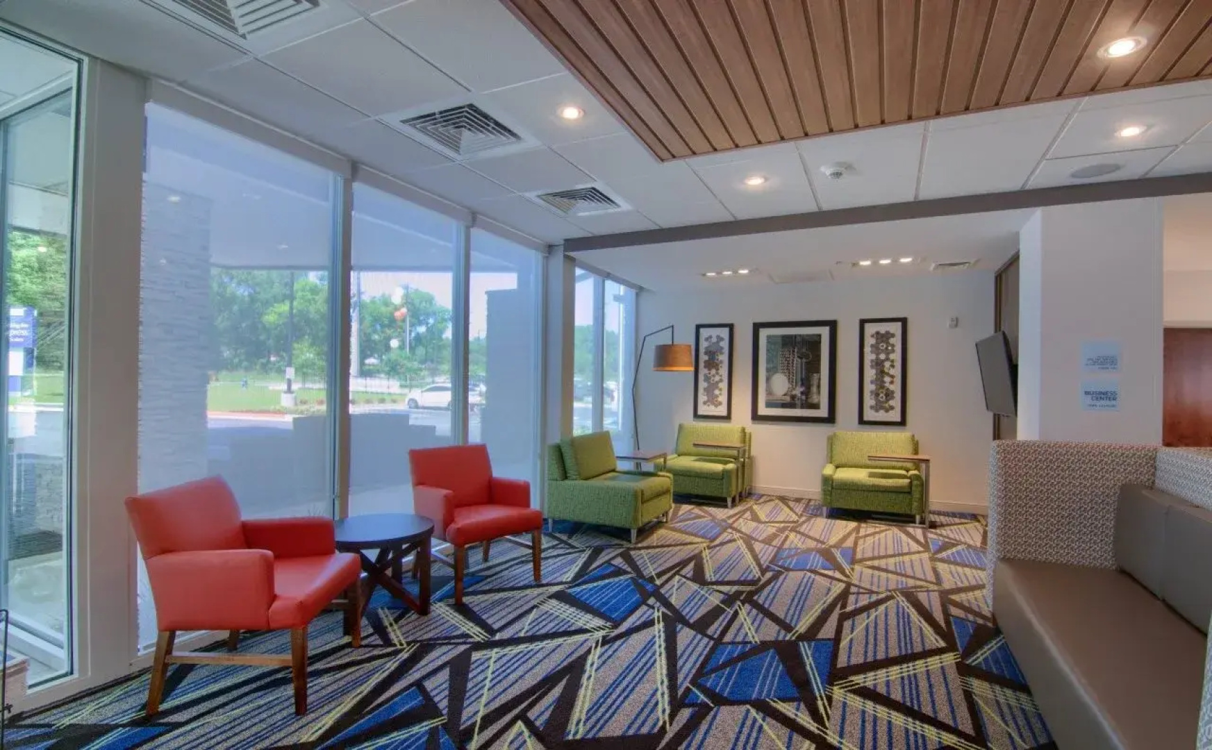 Holiday Inn Express & Suites Mobile - University Area by IHG