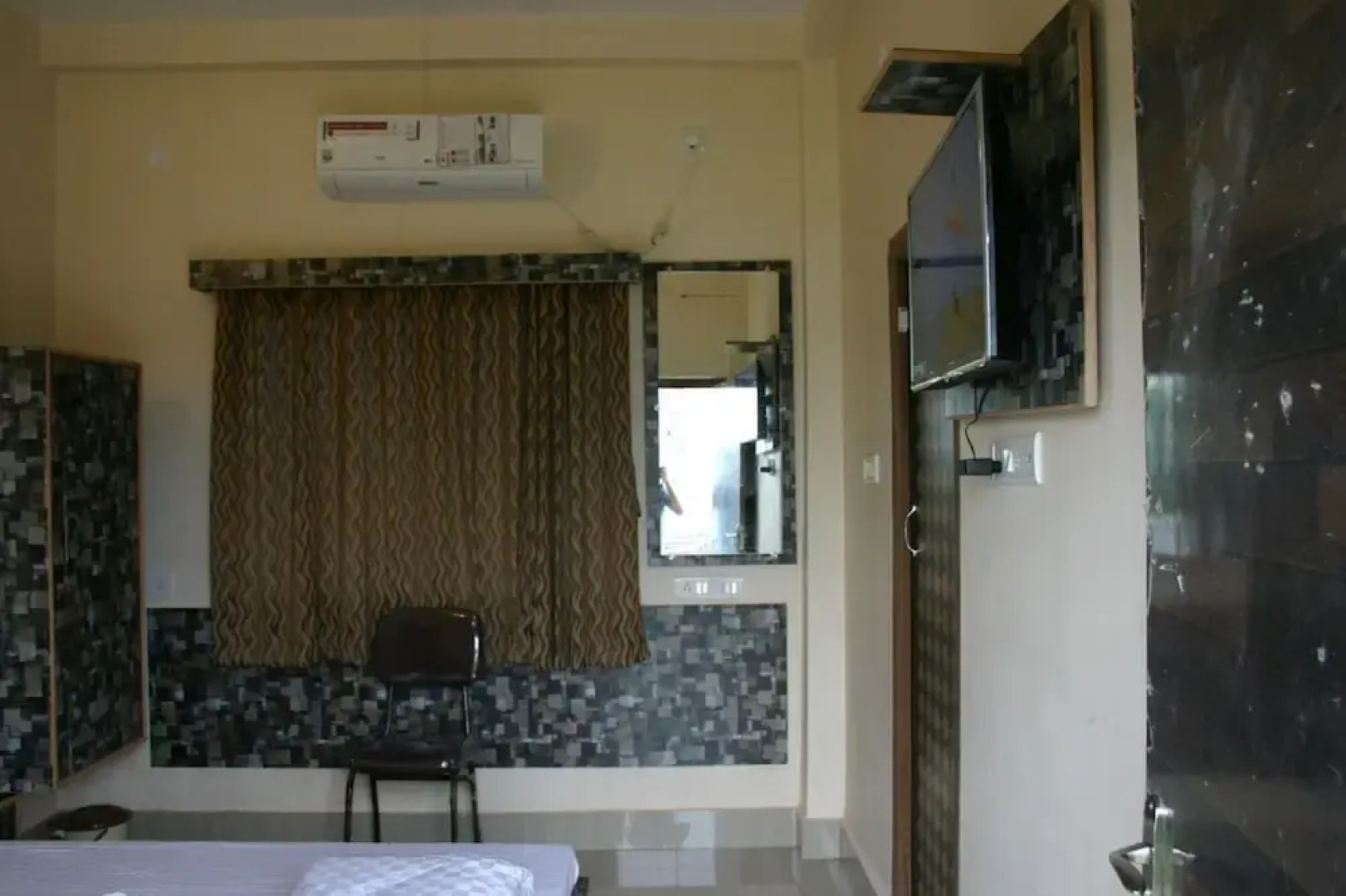 Utsav Grand by ShriGo Hotels