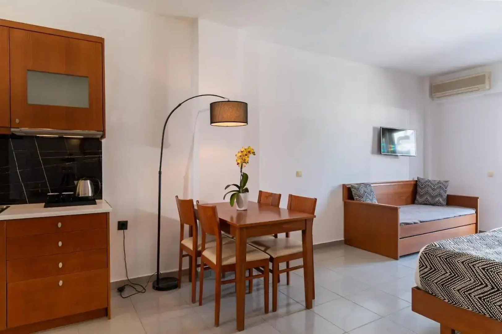 Delfina Art Hotel