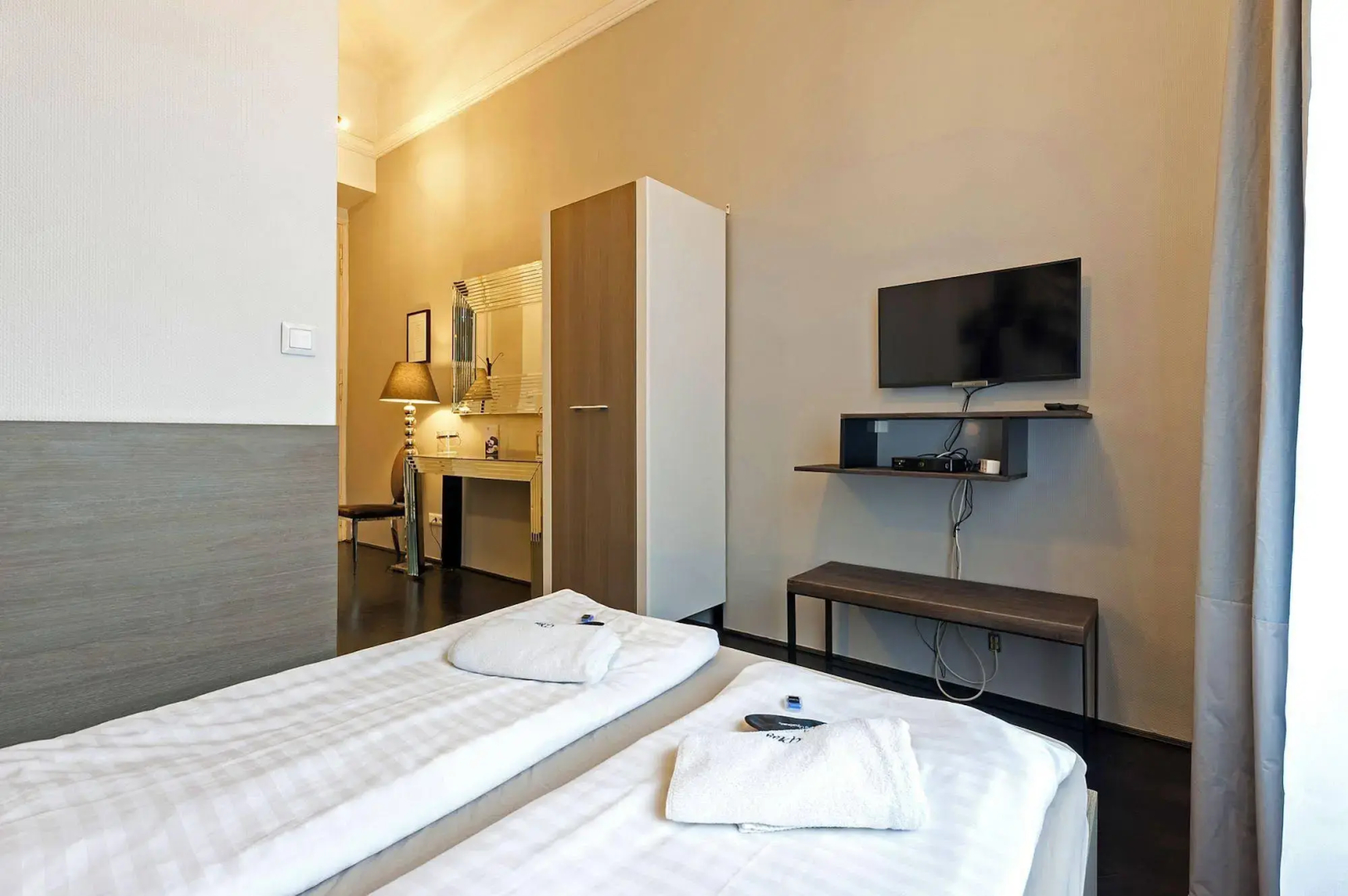 Play Apartments