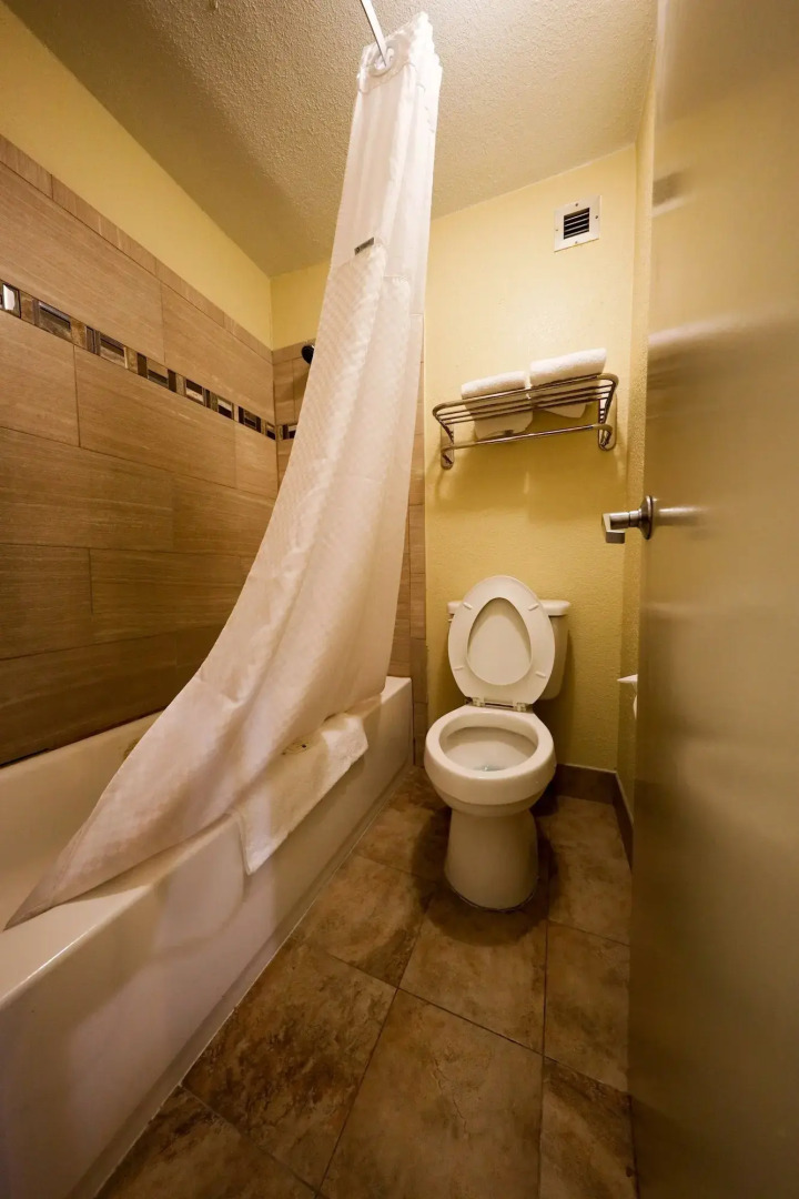 Copley Inn & Suites By OYO Akron OH