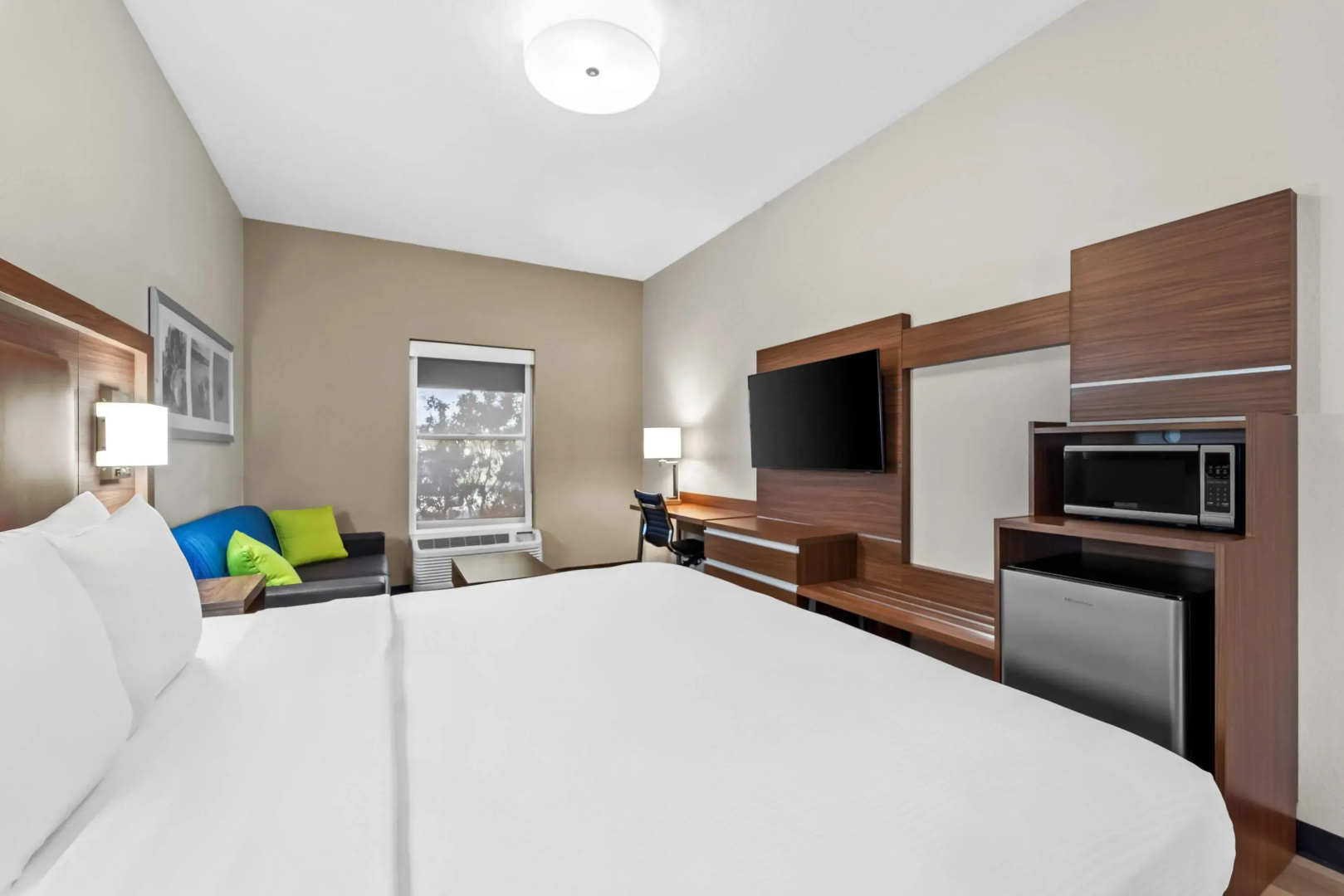 Days Inn & Suites by Wyndham Fort Myers Near JetBlue Park