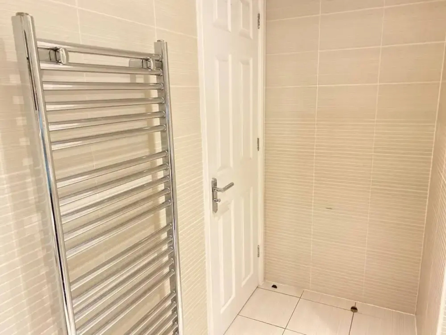 4-bed House With Private Garden in Barnsley!