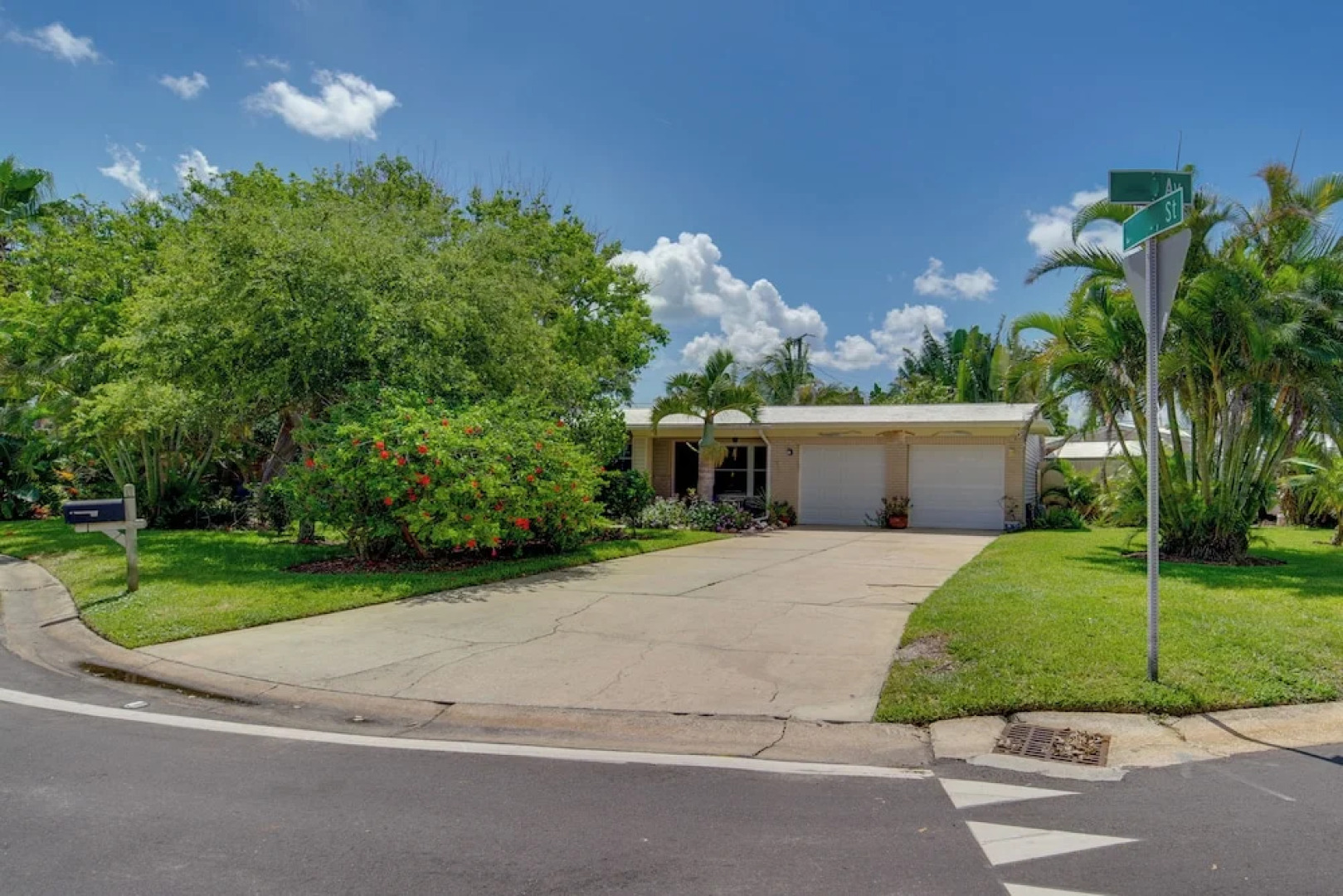 Satellite Beach 'sunshine House' w/ Hot Tub!
